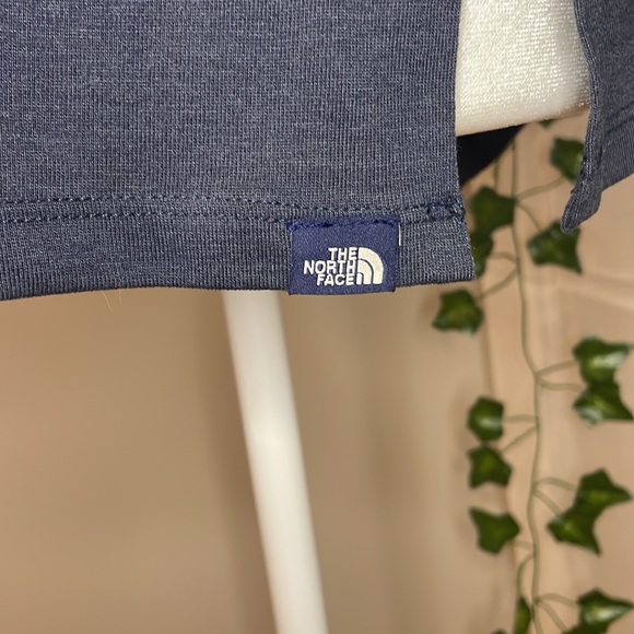 THE NORTH FACE • ATHLETIC TANK TOP • NAVY BLUE • SIZE MEDIUM • GREAT CONDITION!! - Picture 4 of 8